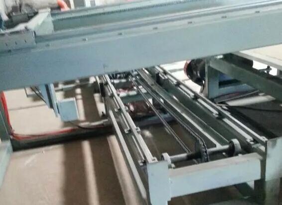 全自动锯边机厂家分析锯边机的发展优势市场趋势